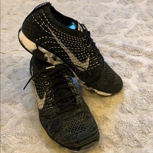 SOLD Nike Flyknit Zoom